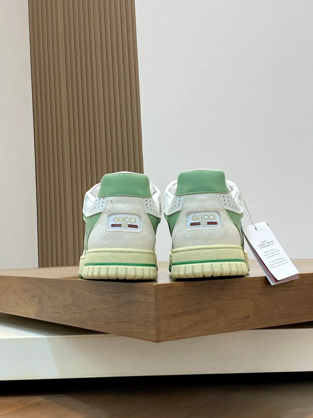 Men's Shoes 💰660 𝐆𝐮𝐜𝐜𝐢 𝐑𝐞-𝐖𝐞𝐛 As the first sneaker created by Sabato De Sarno for Gucci, the Re-Web series reinterprets the brand's classic stripes and sets off the modern silhouette design with bold and unique details. These shoes are crafted from white leather. This new sneaker is ingeniously decorated with many of the brand's classic details, and is equipped with a bright red and green webbing tongue, which will make people fall in love at first sight. White leather treated with a special process for softness and luster, with an embossed grainy texture. Script Gucci logo and interlocking G web label with Interlocking G and script Gucci logo. Rubber outsole with interlocking G detail eyelets. Web tongue. Size: 39-44 (customized for sizes 38 and 45)
